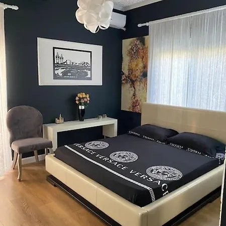 Rubin Apartment *